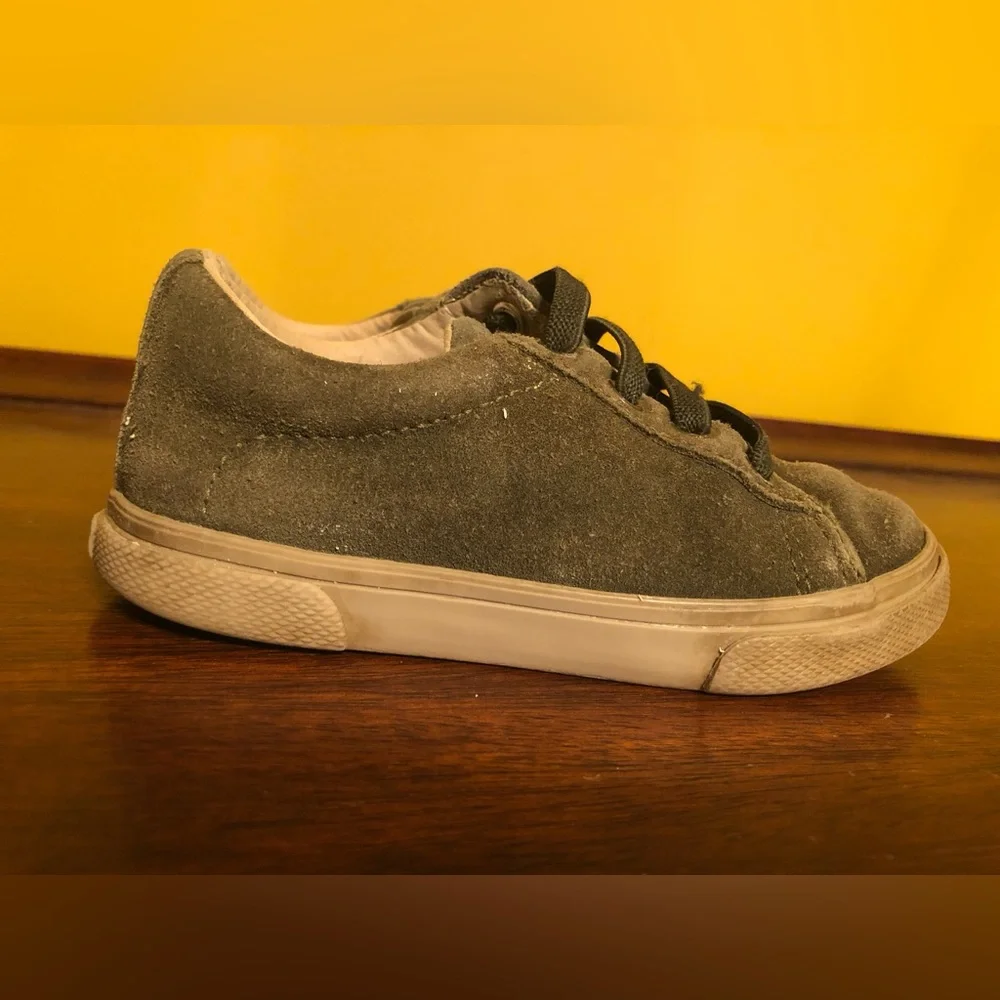 Janie and Jack toddler/ Boys suede sneaker size 8 green